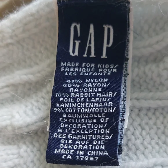 GAP Soft Cream Cable Knit Scarf - Picture 8 of 10